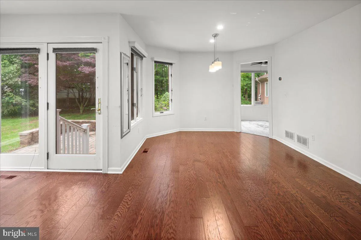 Monmouth Junction, New Jersey 08852, United States, 3 Bedrooms Bedrooms, ,3 BathroomsBathrooms,Residential,Active,155698