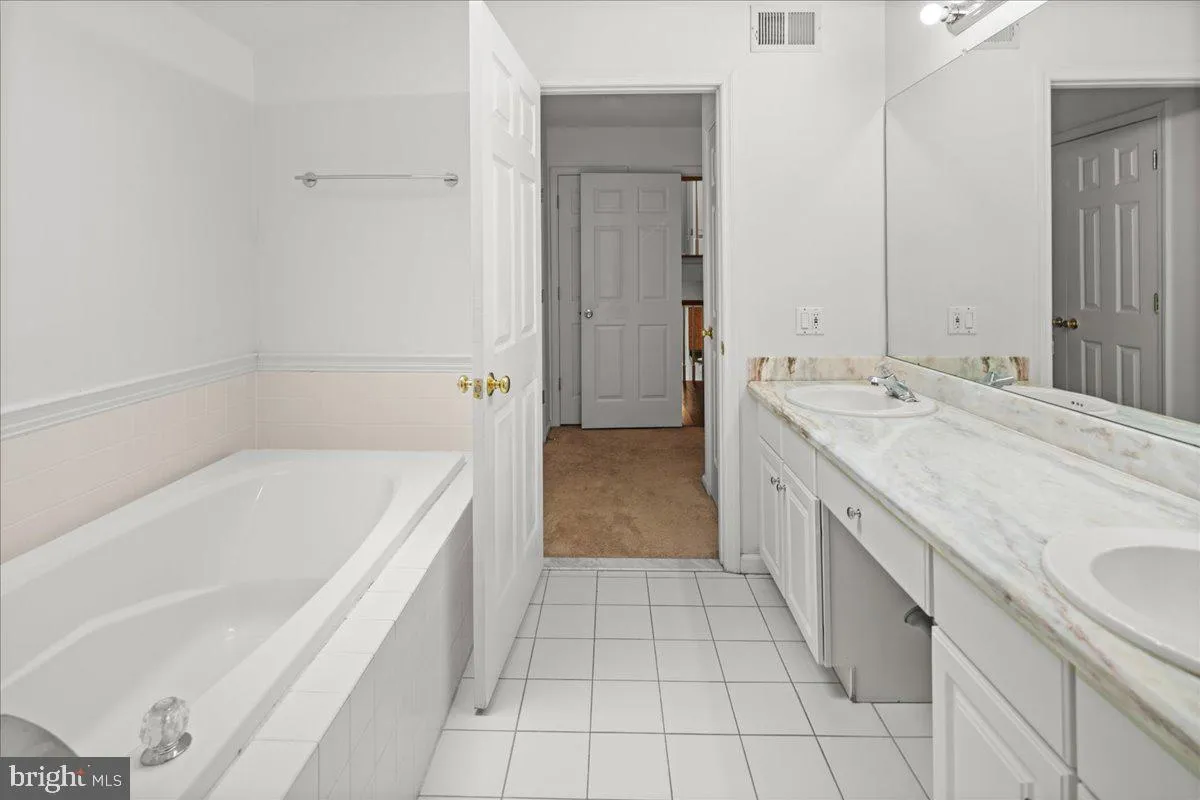 Monmouth Junction, New Jersey 08852, United States, 3 Bedrooms Bedrooms, ,3 BathroomsBathrooms,Residential,Active,155698