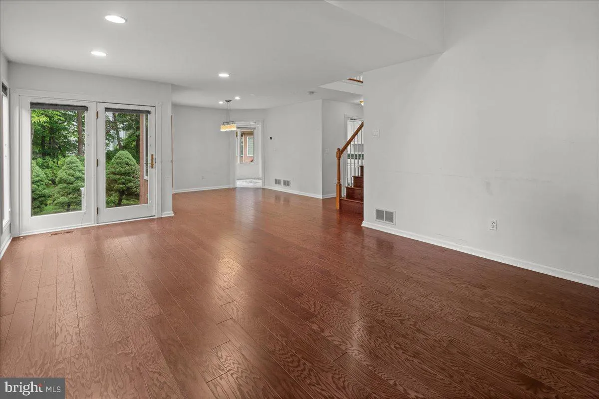 Monmouth Junction, New Jersey 08852, United States, 3 Bedrooms Bedrooms, ,3 BathroomsBathrooms,Residential,Active,155698