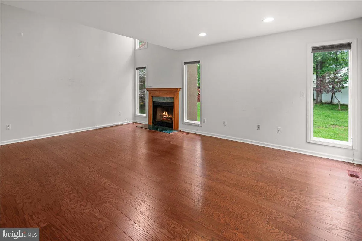 Monmouth Junction, New Jersey 08852, United States, 3 Bedrooms Bedrooms, ,3 BathroomsBathrooms,Residential,Active,155698