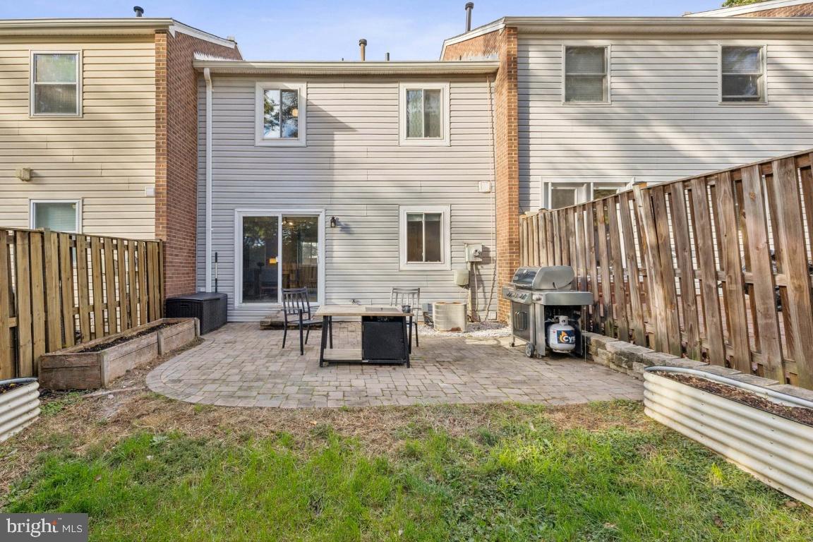 LAKE BRADDOCK - Residential