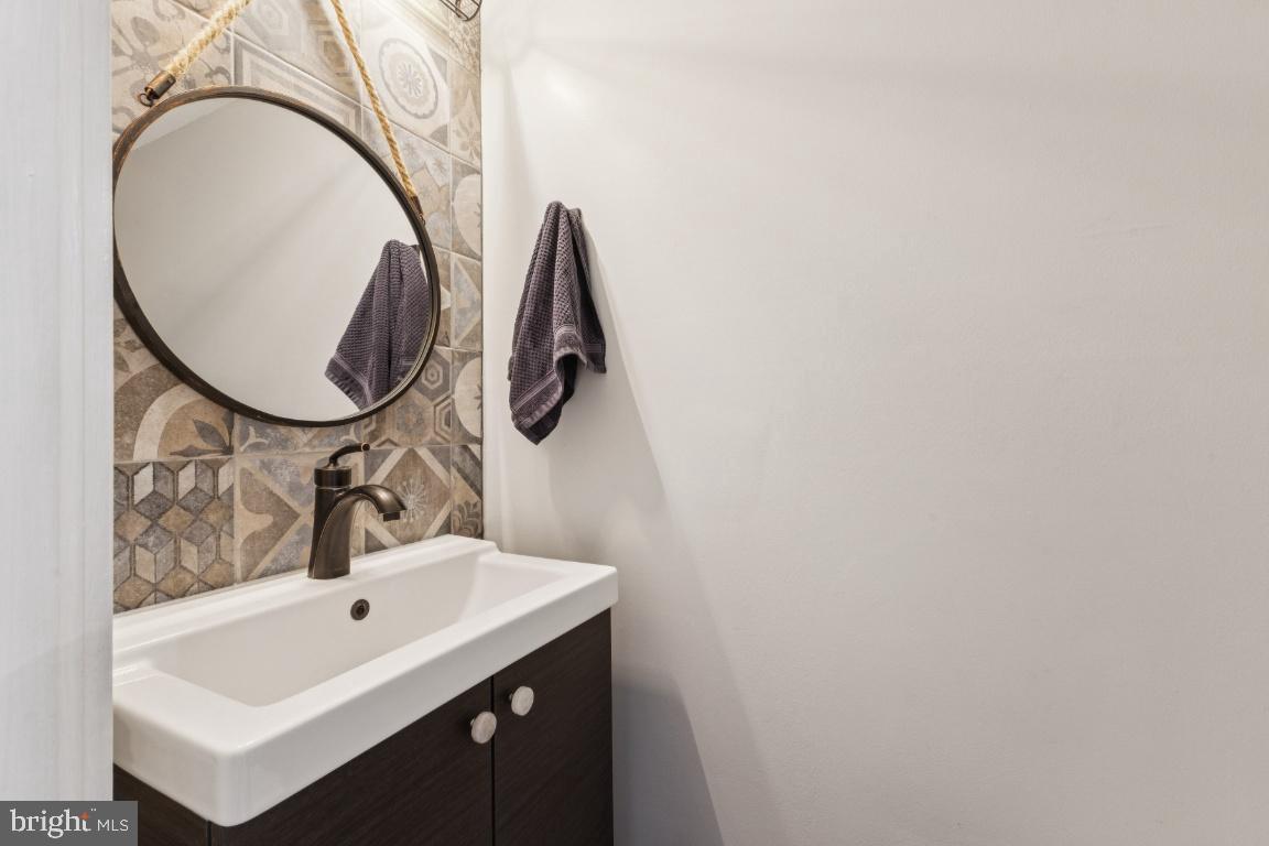 LAKE BRADDOCK - Residential