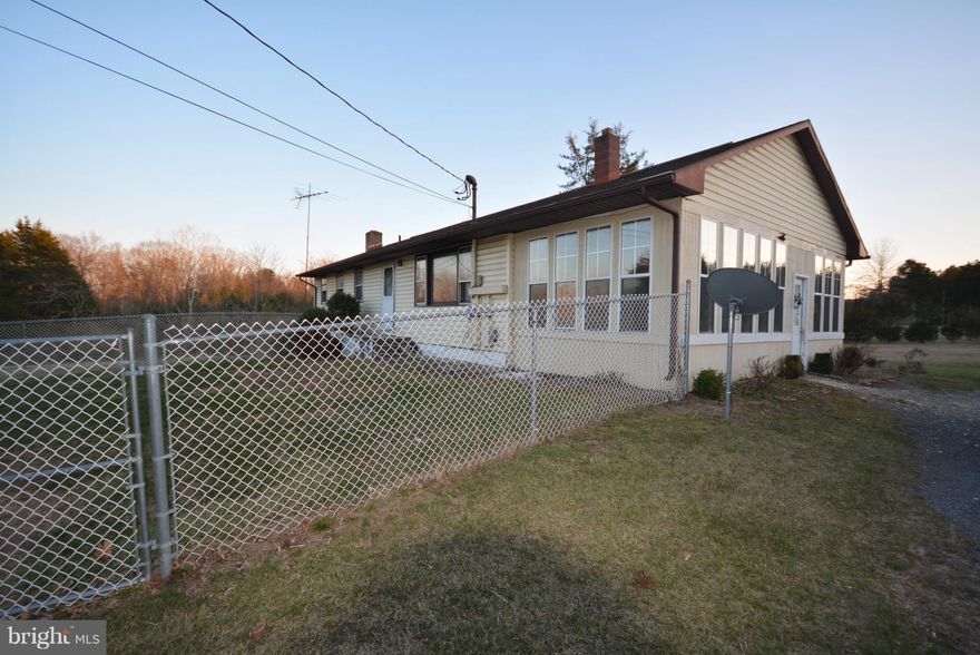 Located in Warren County-Seller to provide up to $500 for Home Warranty for Owner Occupants; Restrictions Apply. Freddie Mac First Look Initiative Ends 03/31/2018 for Owner Occupants. All Info Approx.- Agent/Buyer to confirm all information.   Seller will not complete any repairs to the subject property, either lender or buyer requested. The property is sold in AS IS condition. Age of home Approx.