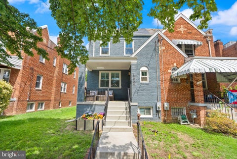 Townhouse For Sale - 5809 3rd Place<br/> WASHINGTON, DC 20011