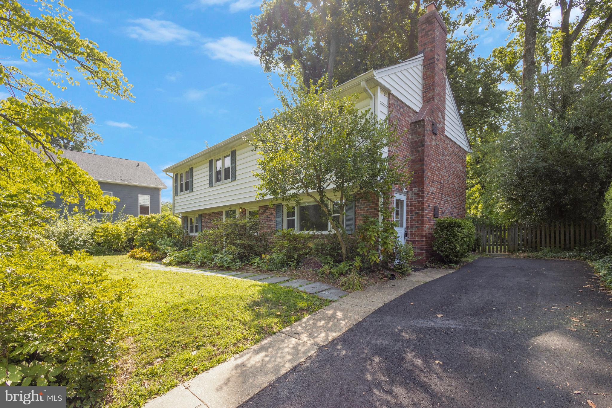 LAURA DRIVE - Residential Lease