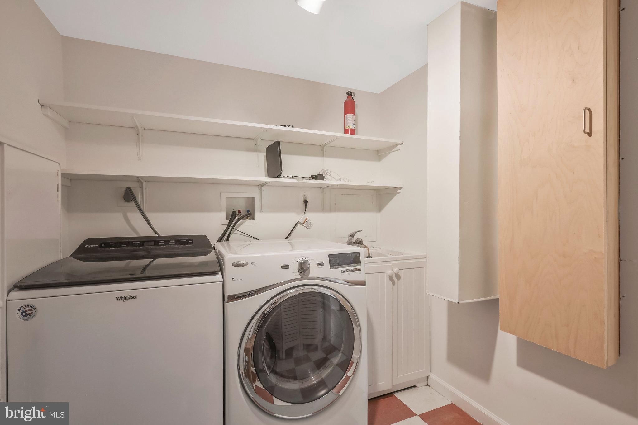 LAURA DRIVE - Residential Lease