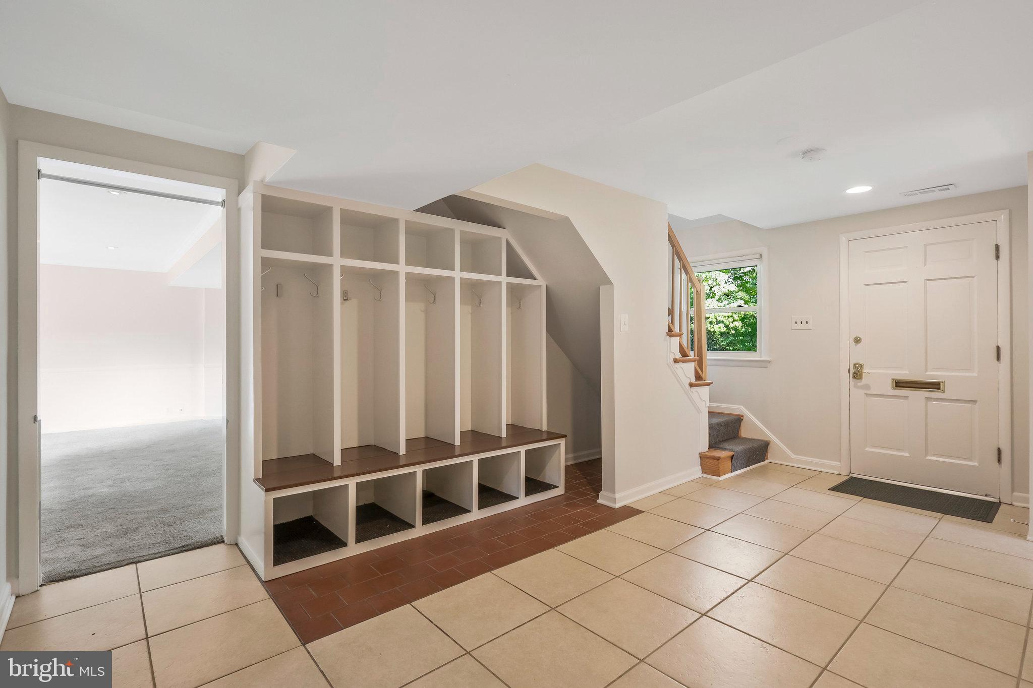 LAURA DRIVE - Residential Lease