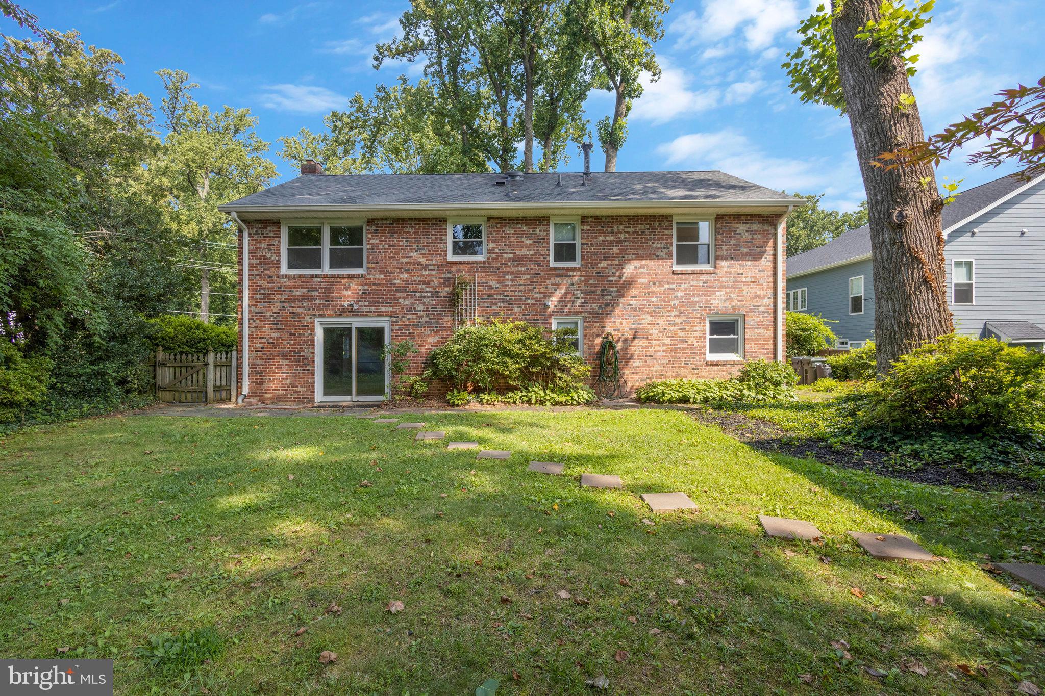 LAURA DRIVE - Residential Lease