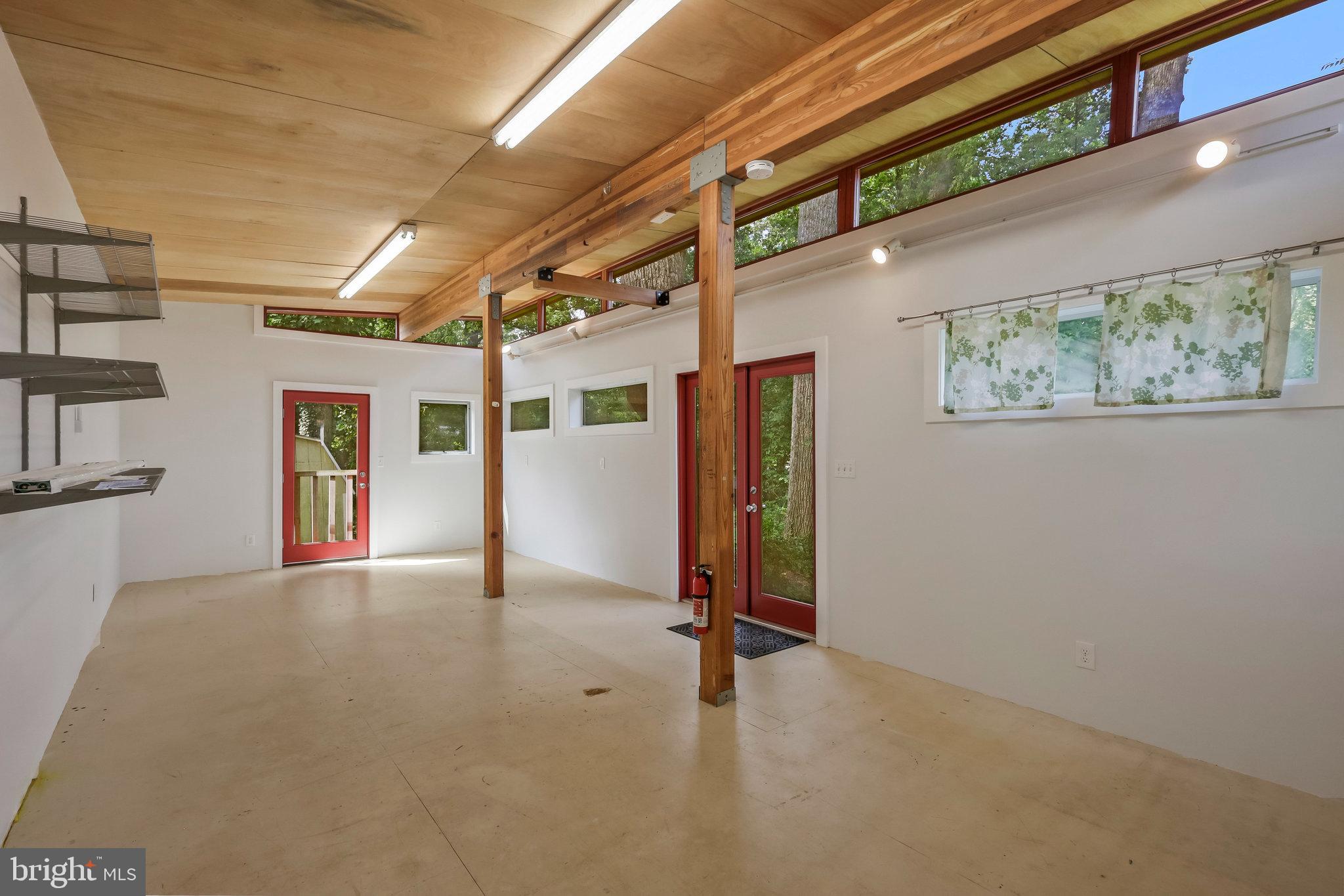 LAURA DRIVE - Residential Lease