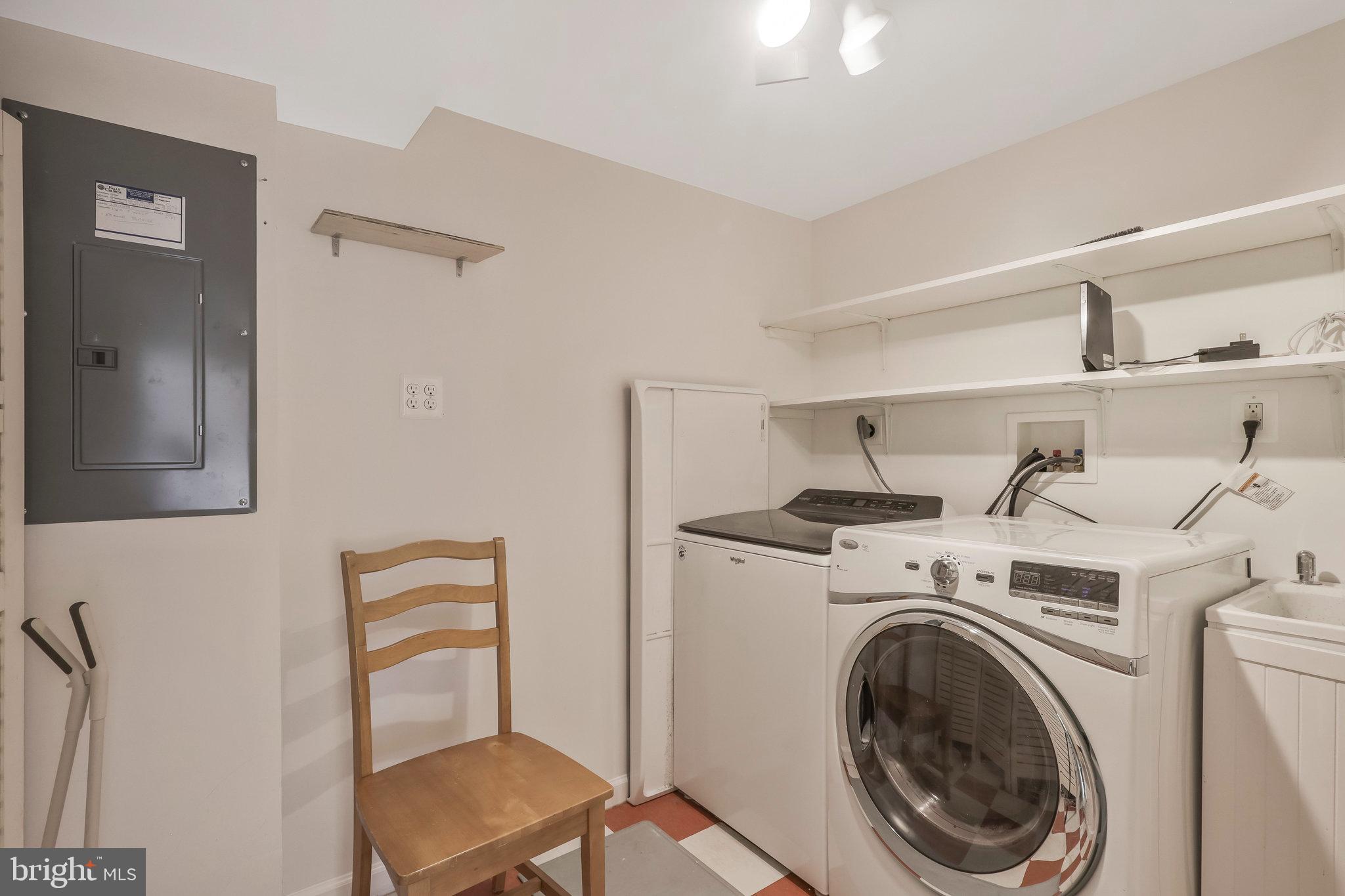 LAURA DRIVE - Residential Lease