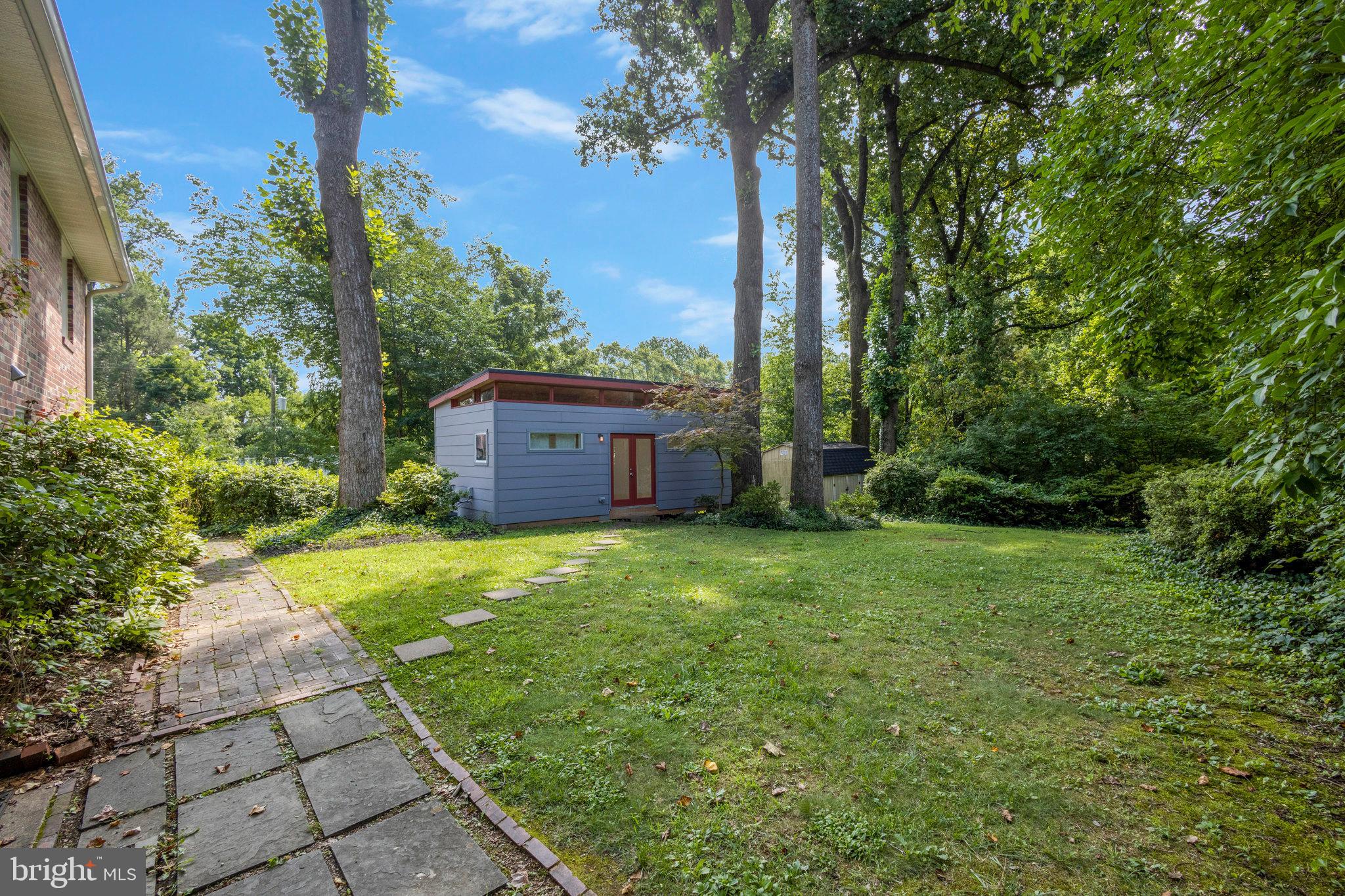 LAURA DRIVE - Residential Lease