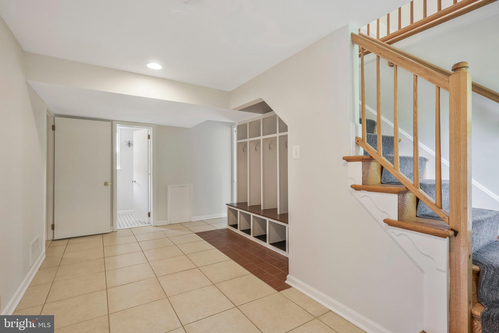 LAURA DRIVE - Residential Lease