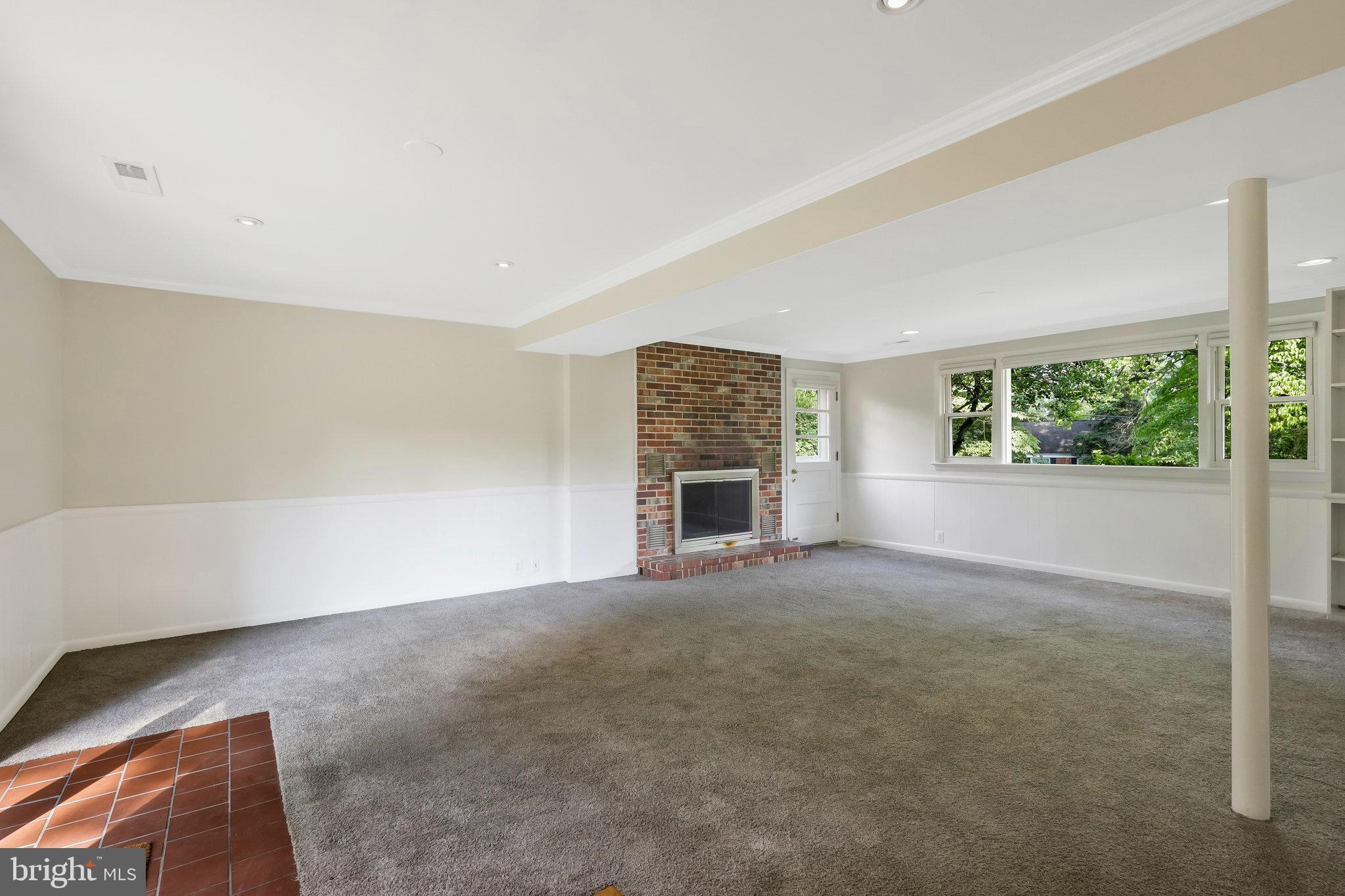 LAURA DRIVE - Residential Lease