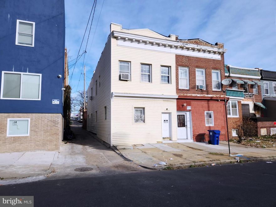 ONLINE AUCTION: Bidding begins 1/7/2025 @ 10:00 AM. Bidding ends 1/9/2025 @ 12:40 PM. List Price is Suggested Opening Bid. 2 Story End Unit Townhouse located in the Easterwood area of Baltimore City. Property has 2 electric meters. Residents can enjoy the nearby attractions such as Mondawmin Mall, Coppin State University, Druid Hill Park, Penn North Metro Station, & Rawlings Conservatory. Property is Partially Rented. East Access to Major Traffic Artery North Ave. Deposit: $7,500.