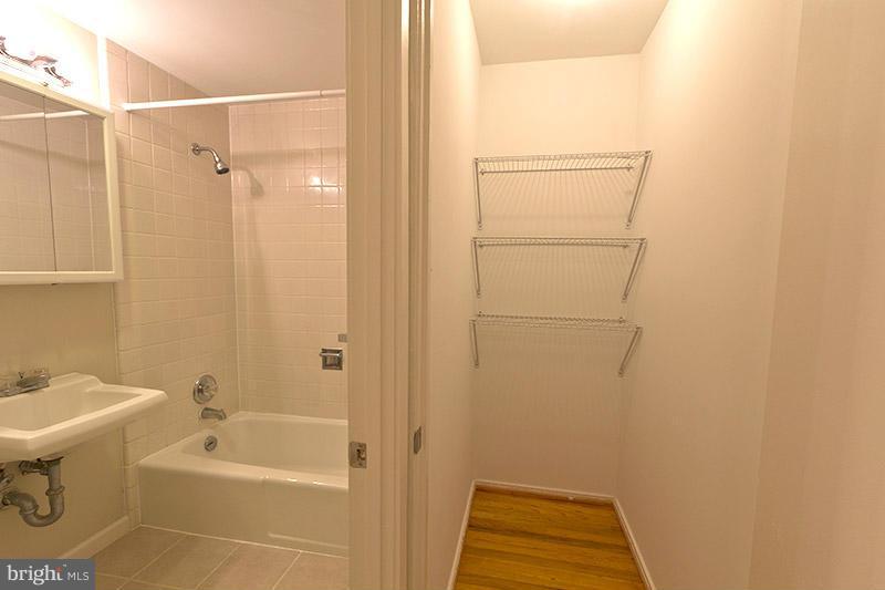 RESTON - Residential Lease