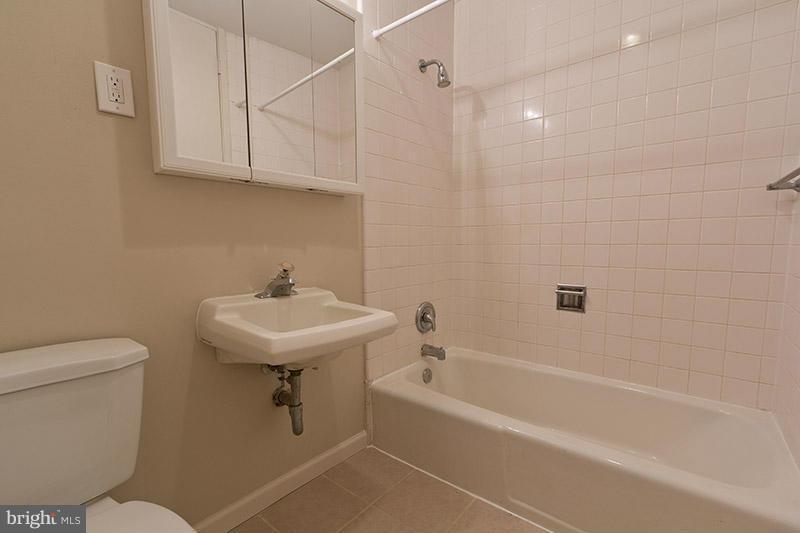 RESTON - Residential Lease