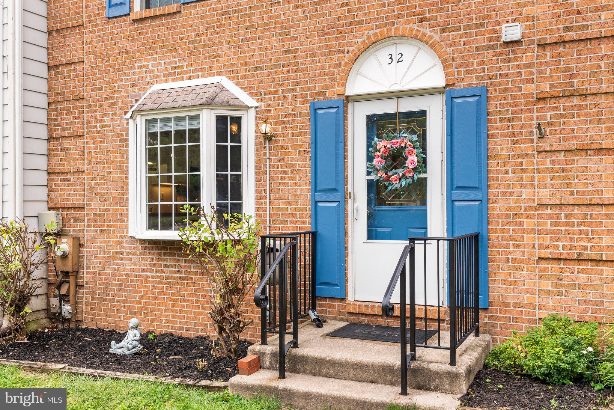 32 ABBEY BRIDGE COURT
