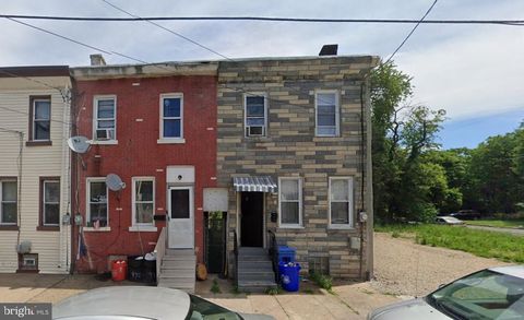Townhouse For Sale - 974 S 8th Street<br/> CAMDEN, NJ 08103