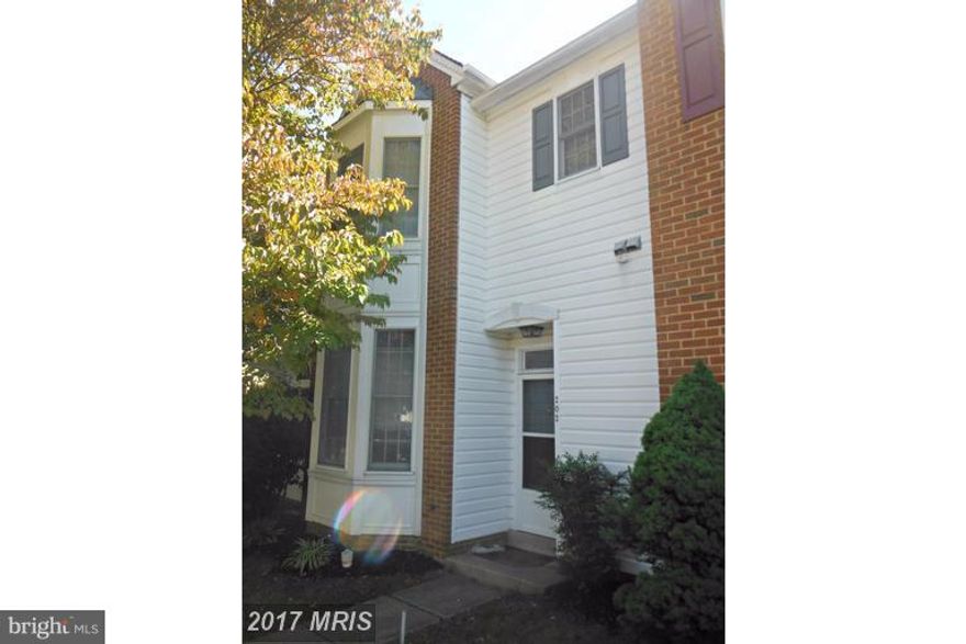 Lovely Town house w/ 2 MASTER SUITES/ 2.5 bath located in sought after Park Ridge community. Beautiful vaulted ceilings, gas fireplace,  fully fenced backyard w/shed.  Conveniently located near I-95, commuter lots, schools and much more! Pictures taken before tenant moved in.