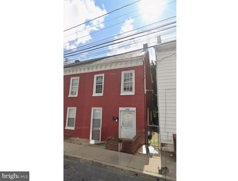 Townhouse For Sale - 144 S Locust Street<br/> HAGERSTOWN, MD 21740