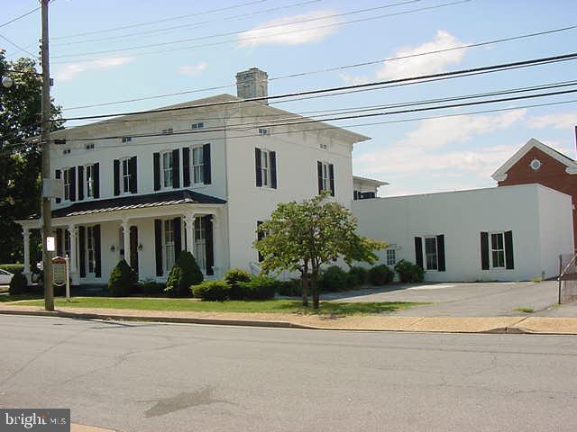 GREAT OPPORTUNITY TO LEASE A MAIN LEVEL SINGLE OFFICE SPACE IN THIS GORGEOUS, HISTORIC CIRCA 1865 BUILDING IN OLD TOWN FRONT ROYAL * LUXURIOUS MARBLE FOYER ** EXCELLENT EXPOSURE AND PROFESSIONAL APPEAL ** 21X18 OFFICE * WALK TO COURT HOUSE, TOWN HALL, AND ALL DOWNTOWN MAIN STREET SHOP AND RESTAURANTS ** PERFECT LOCATION, ONLY ONE BLOCK TO MAIN ST & GAZEBO * PERFECT FOR THE MOST DISCERNING PROFESSIONAL!
