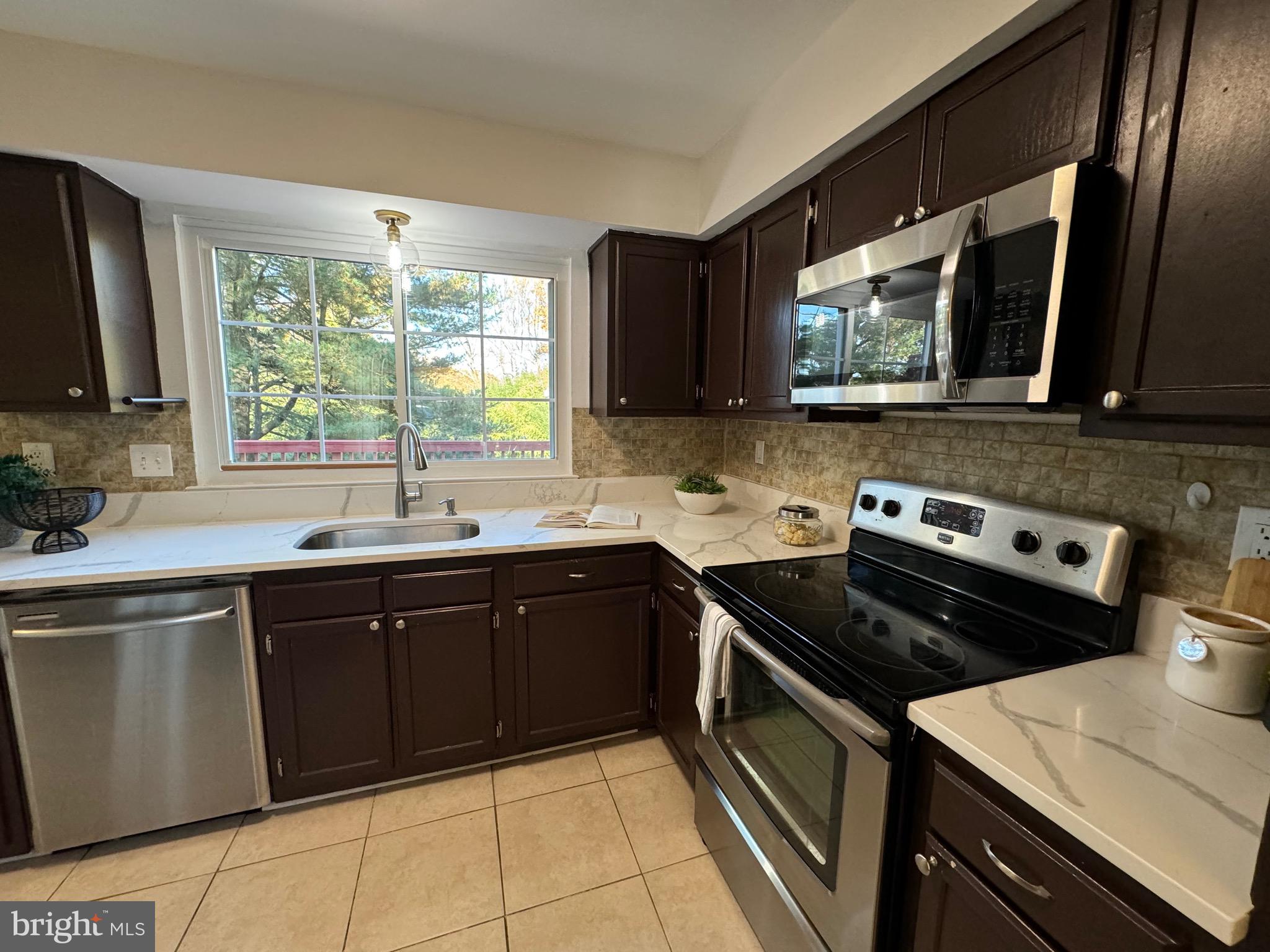 LONGMEAD - Residential