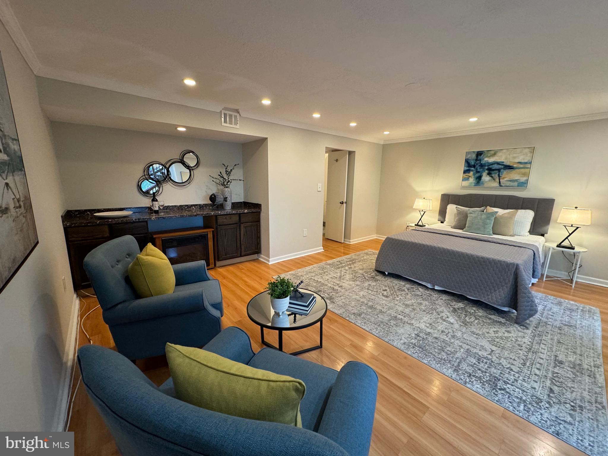 LONGMEAD - Residential