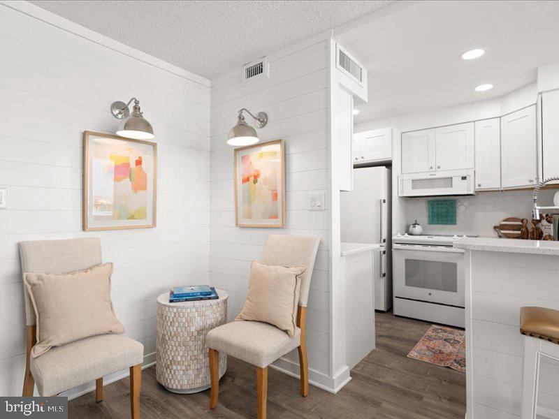 SEA COLONY EAST - Residential