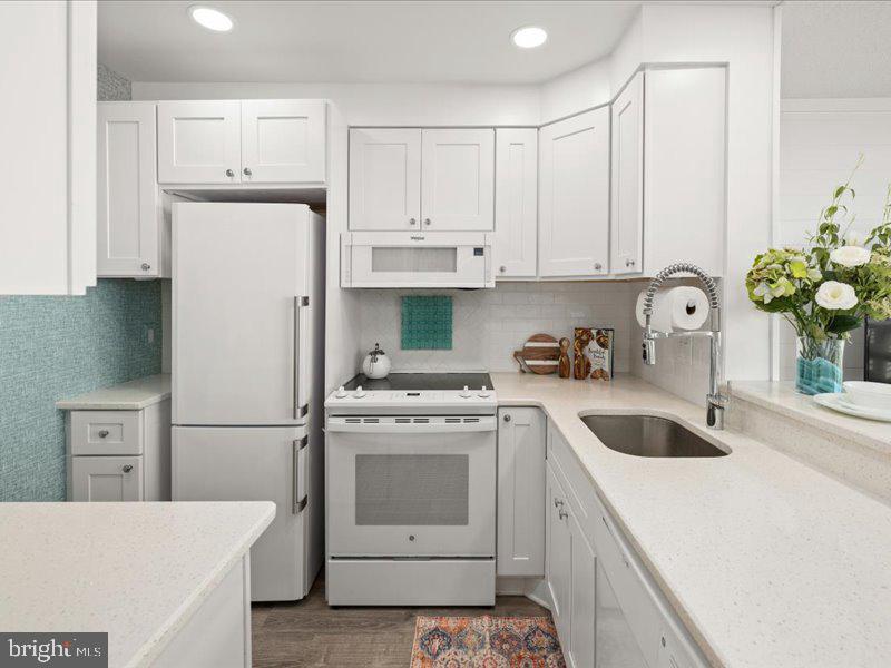 SEA COLONY EAST - Residential