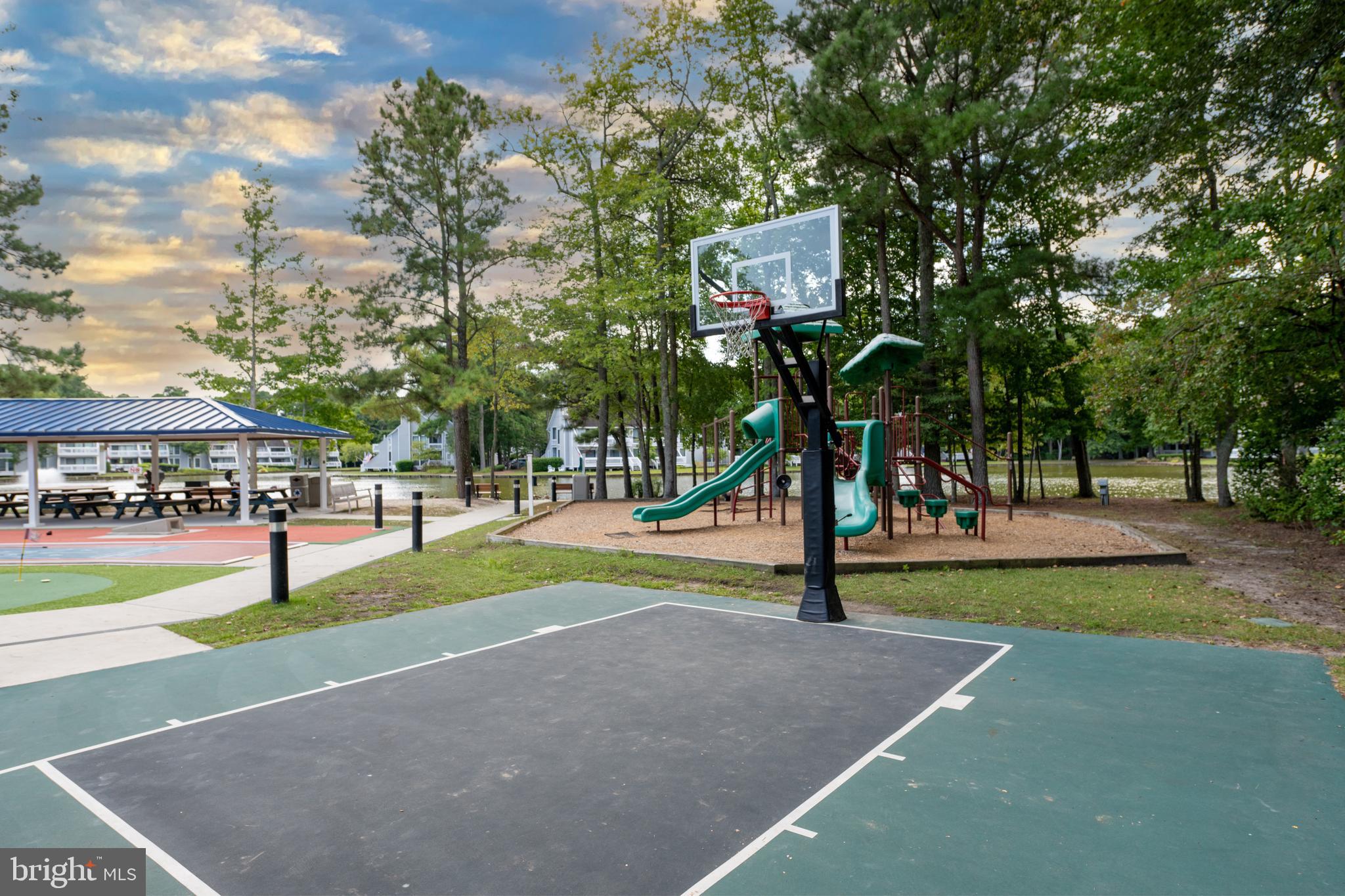 SEA COLONY EAST - Residential