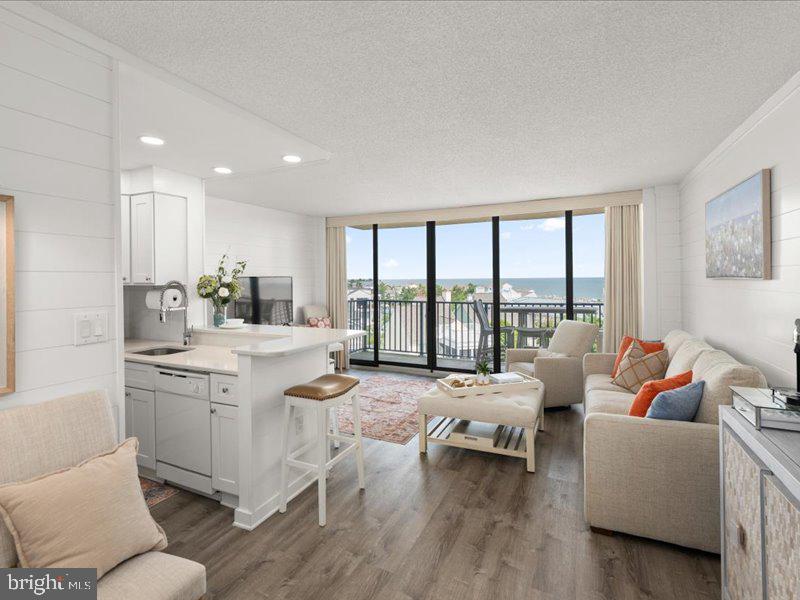 SEA COLONY EAST - Residential