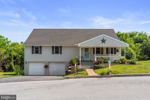 Homes For Sale - 112 Beech Avenue<br/> FREDERICKSBURG, PA 17026