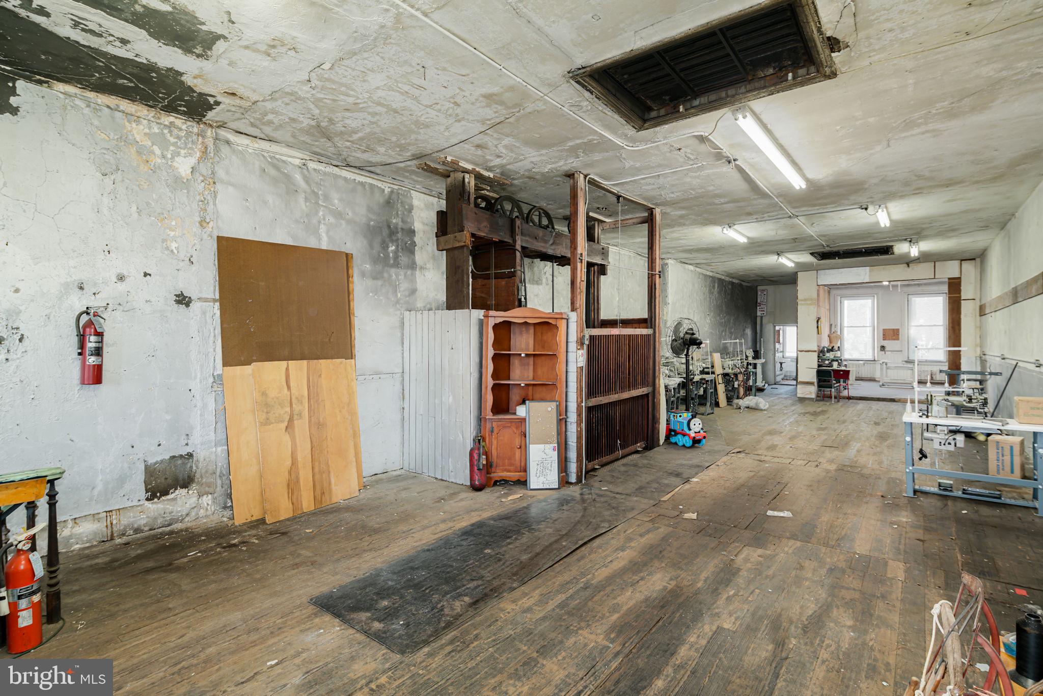 NORTHERN LIBERTIES - Commercial Sale