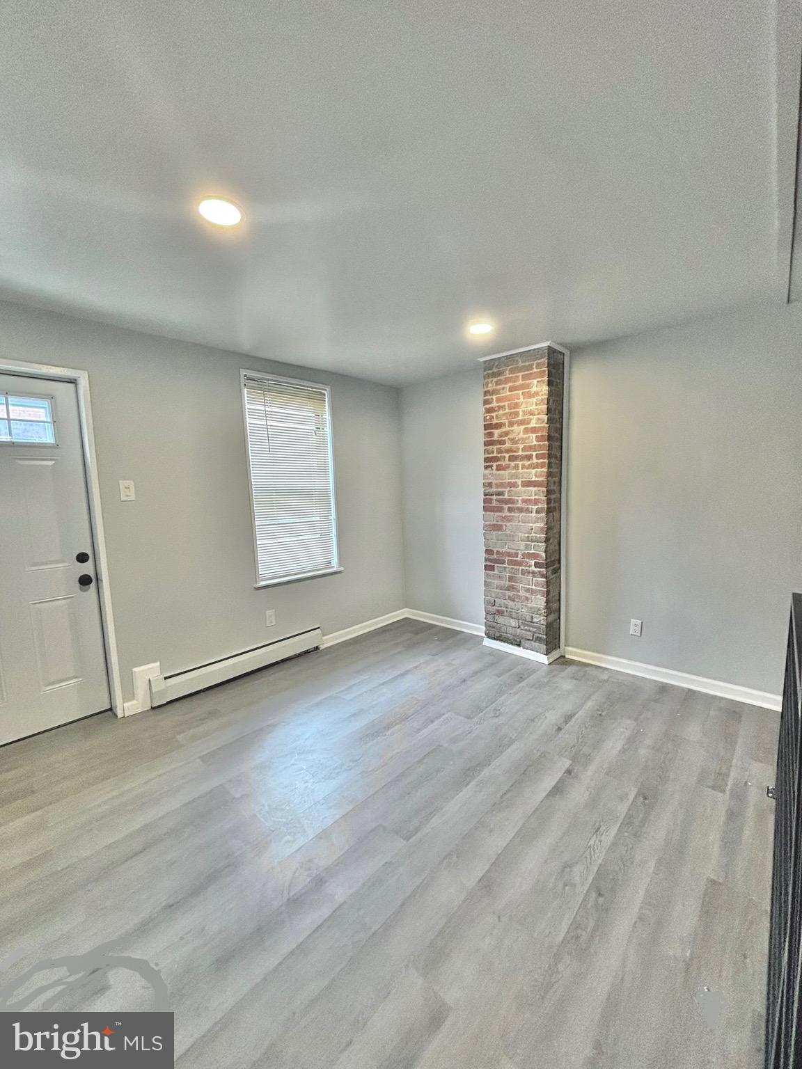 PORT RICHMOND - Residential Lease