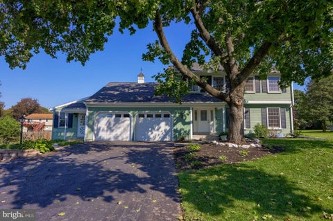 Photo of 55 W Ridge Drive, LEOLA, PA 17540 (MLS # PALA2097160)