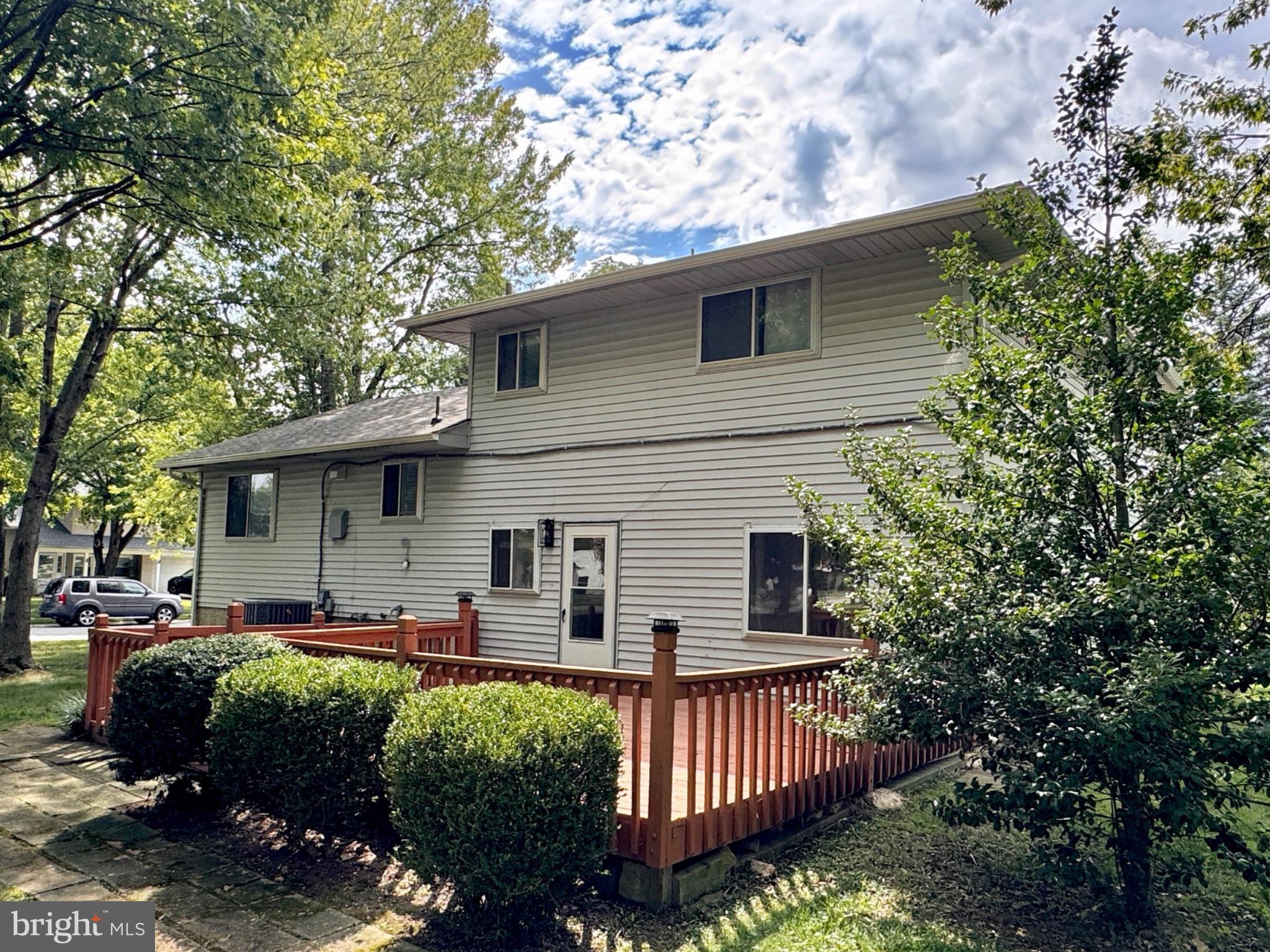 820 LEEDS LANE