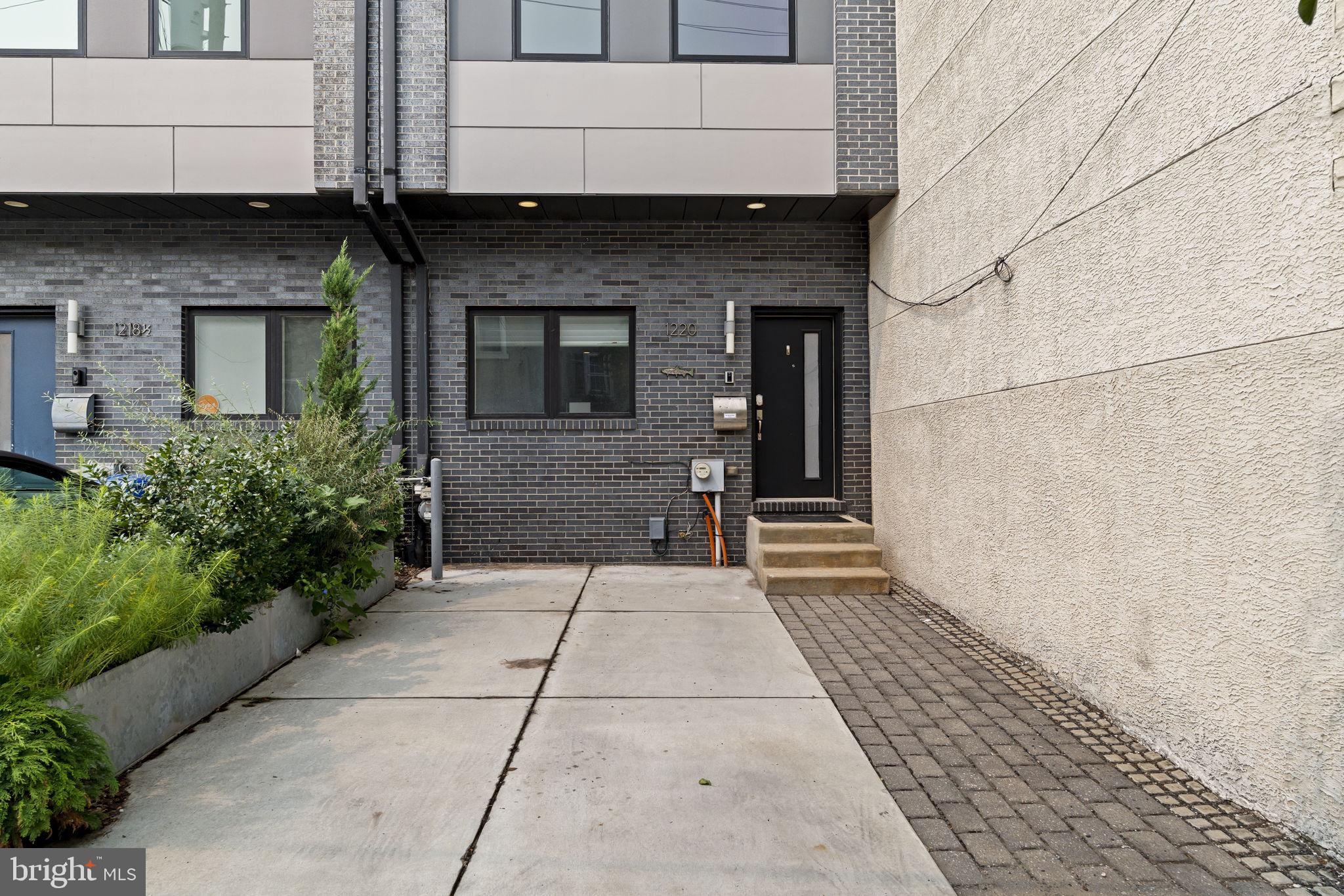 1220 CREASE STREET 20