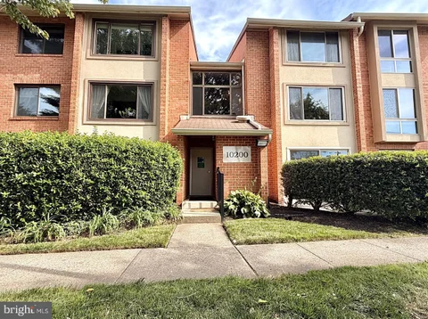 10200 Bushman Drive Unit 104, Oakton, VA 22124 - #: VAFX2343454