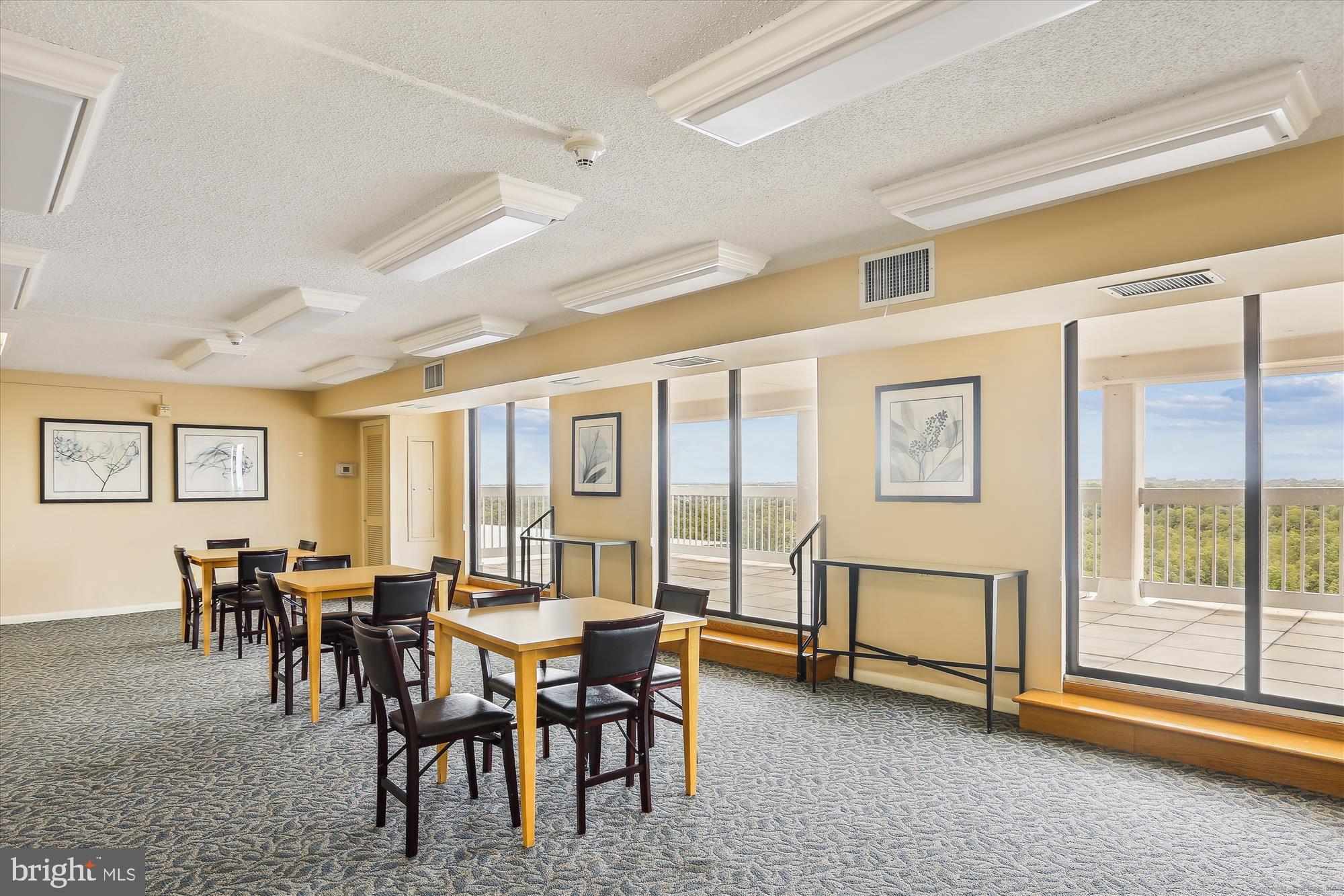 WESTLAKE TOWERS - Residential