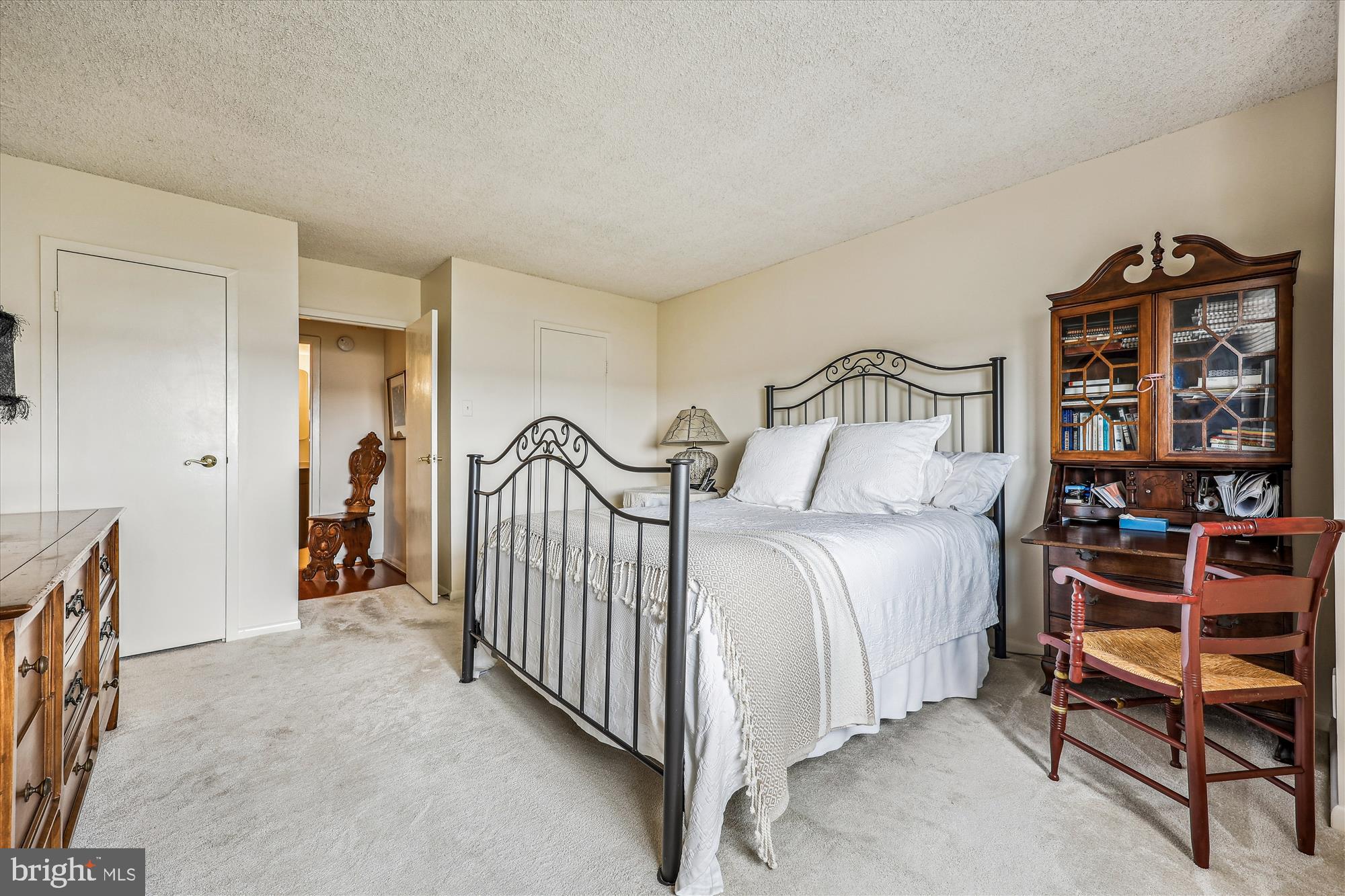 WESTLAKE TOWERS - Residential