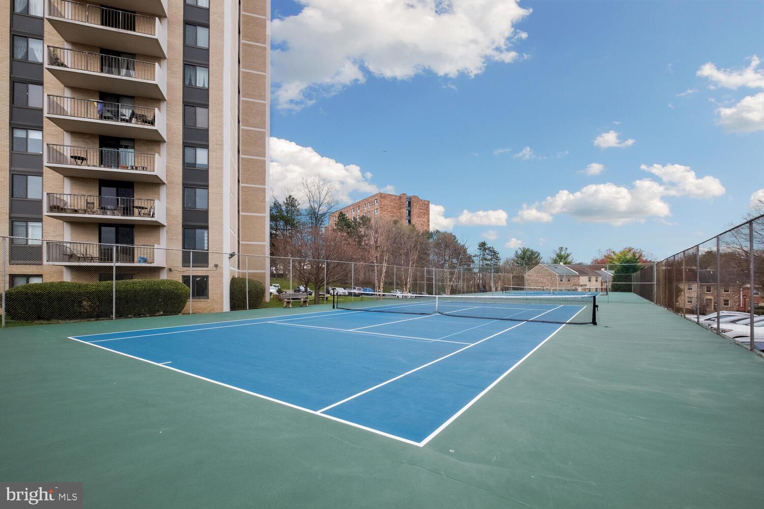 WESTLAKE TOWERS - Residential