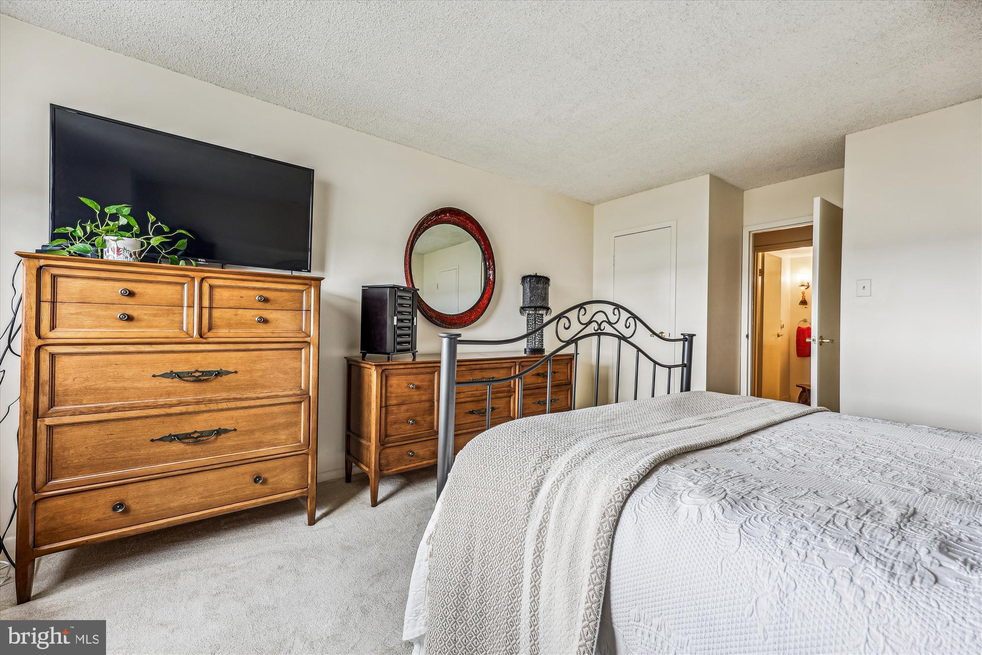 WESTLAKE TOWERS - Residential