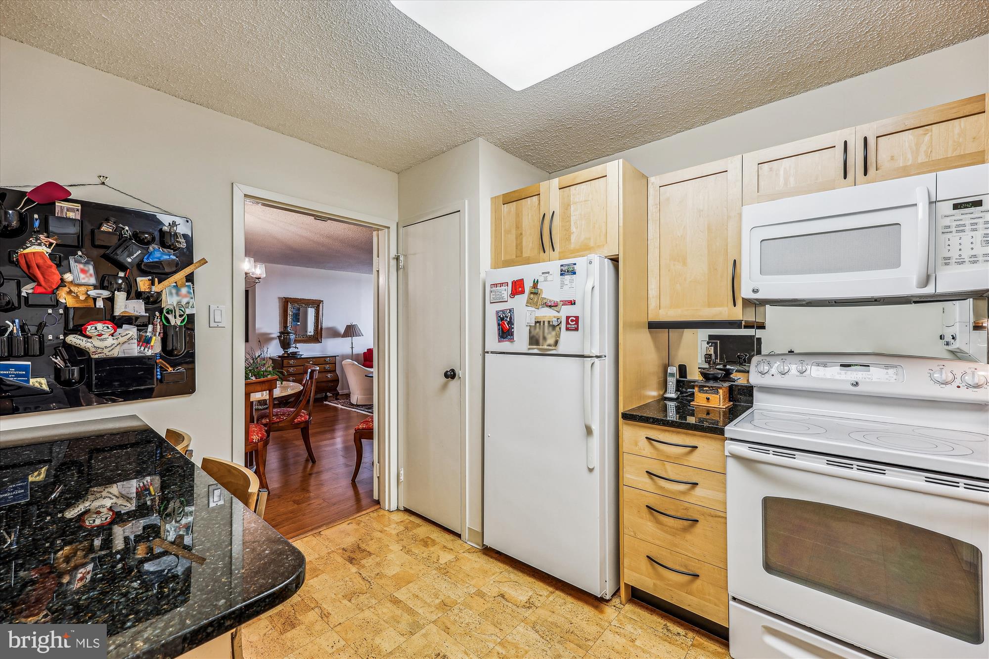 WESTLAKE TOWERS - Residential