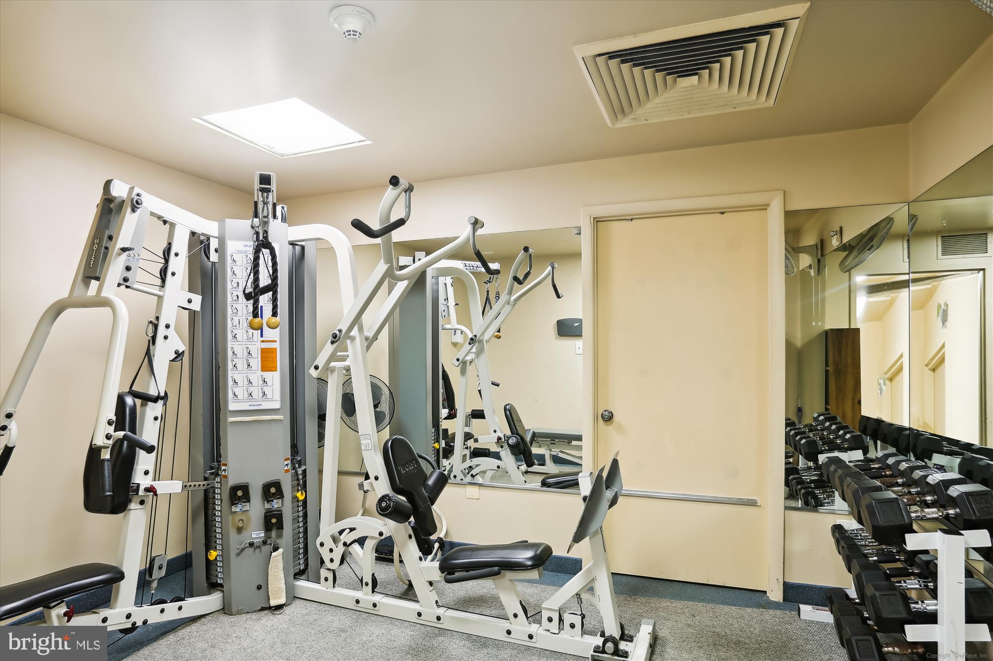 WESTLAKE TOWERS - Residential