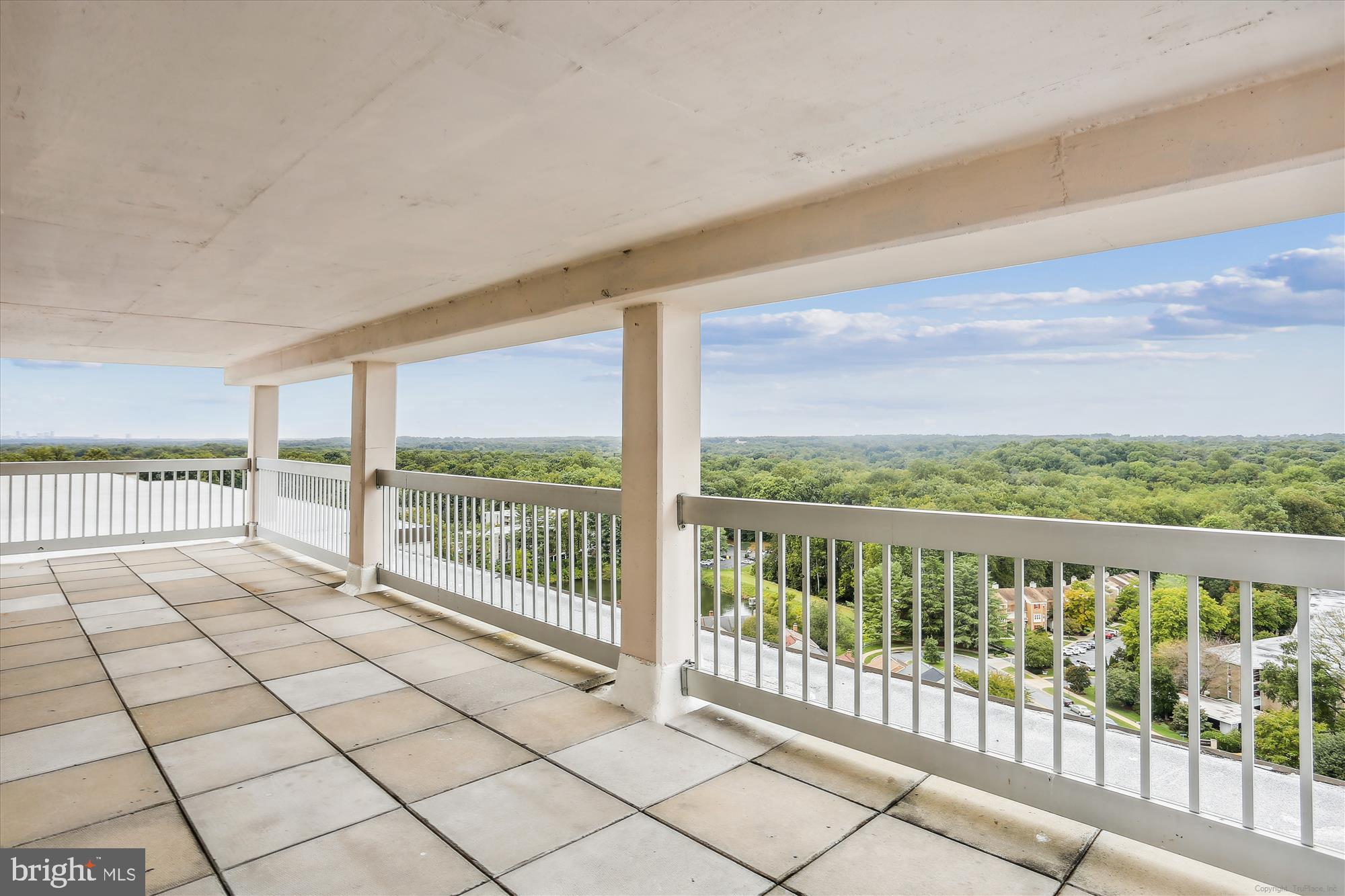 WESTLAKE TOWERS - Residential