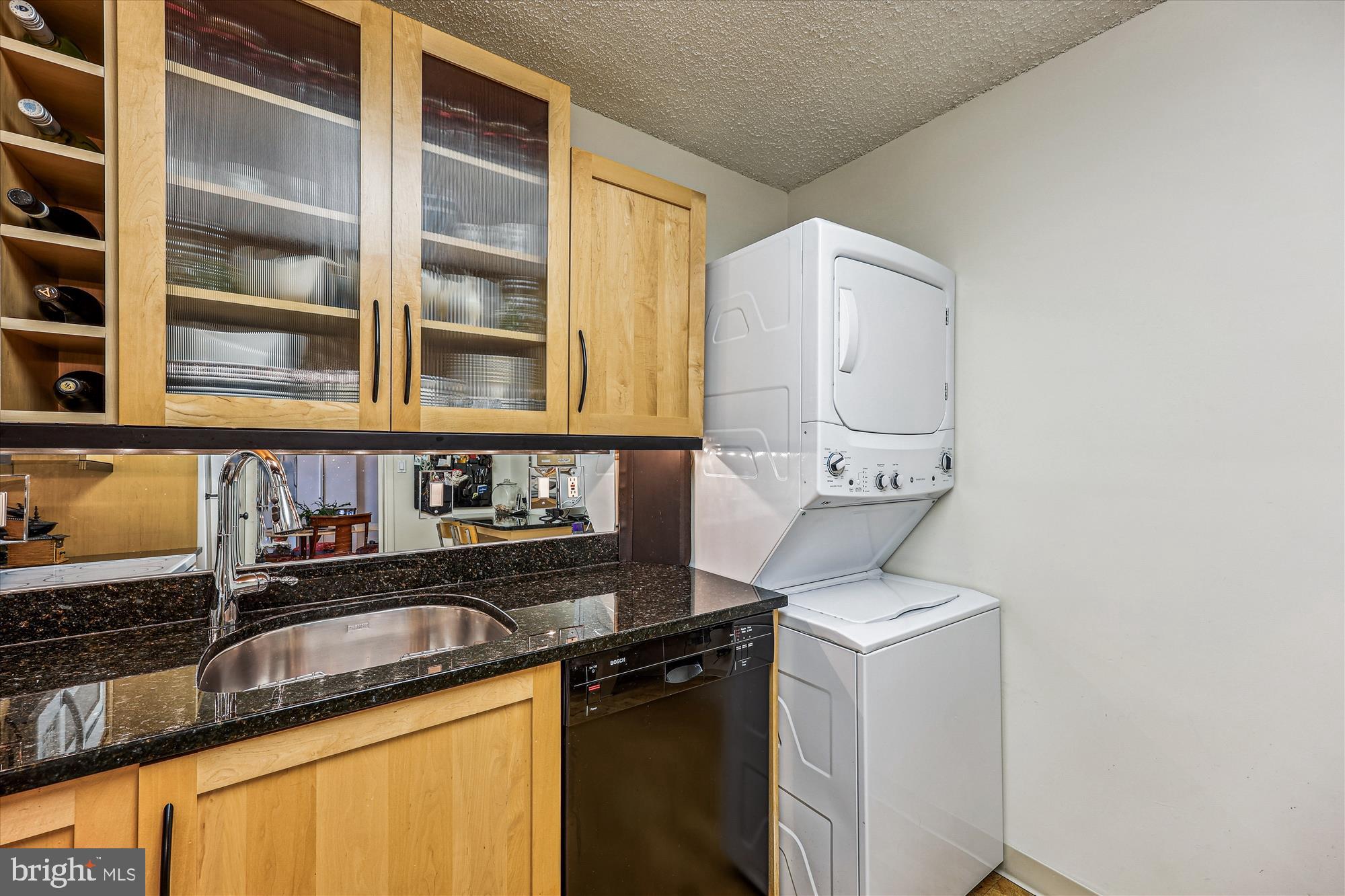 WESTLAKE TOWERS - Residential