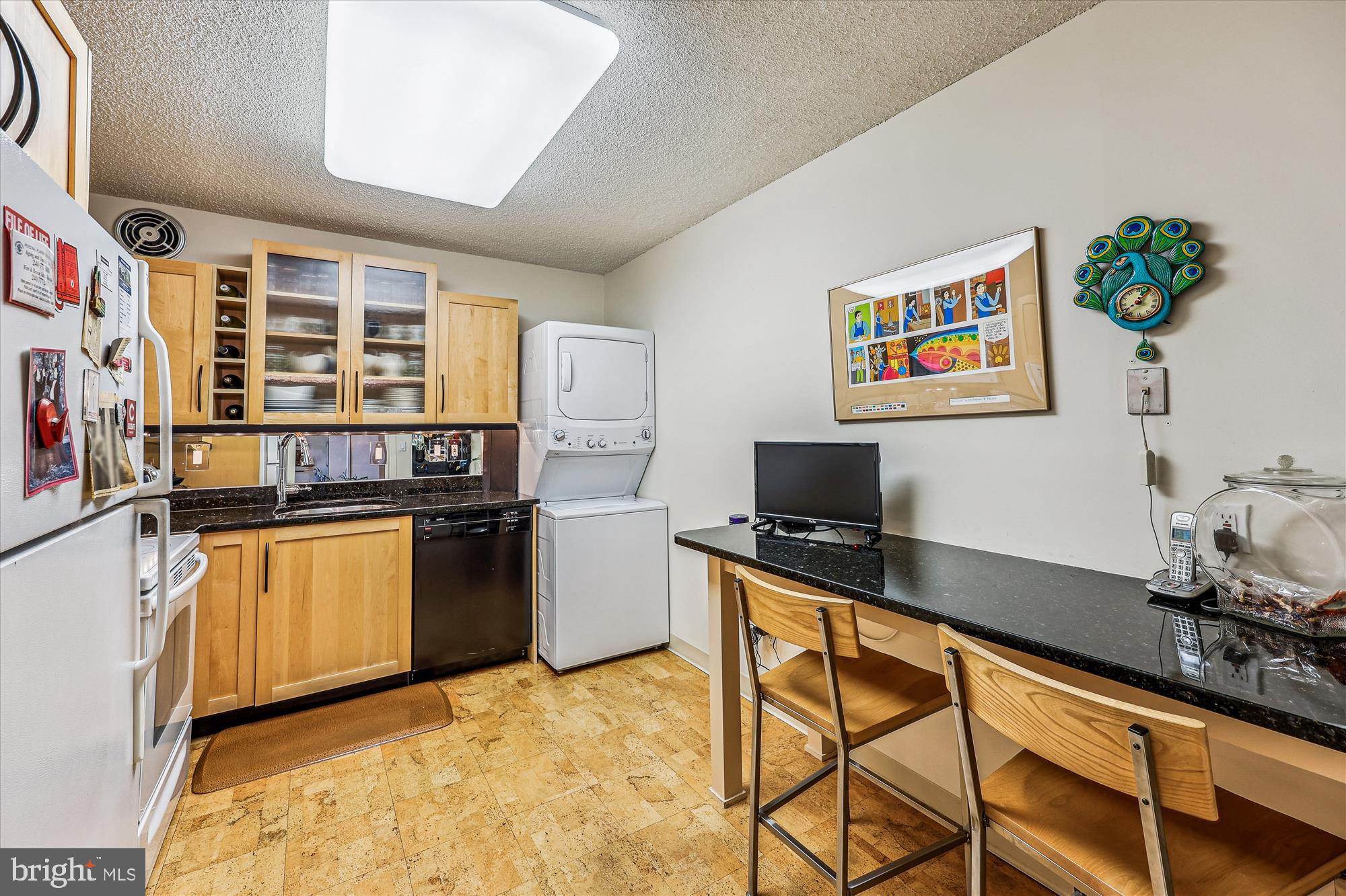 WESTLAKE TOWERS - Residential