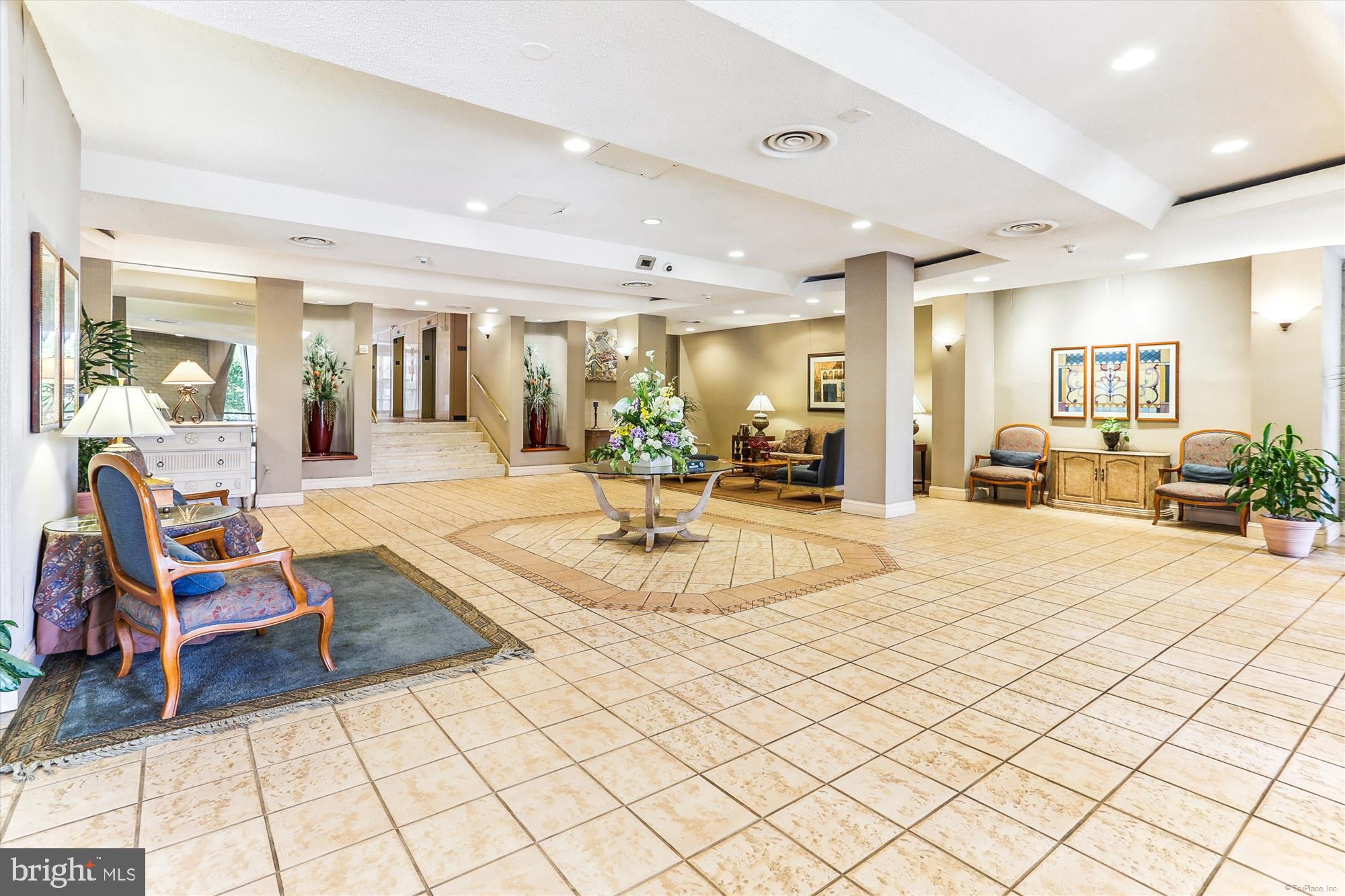 WESTLAKE TOWERS - Residential