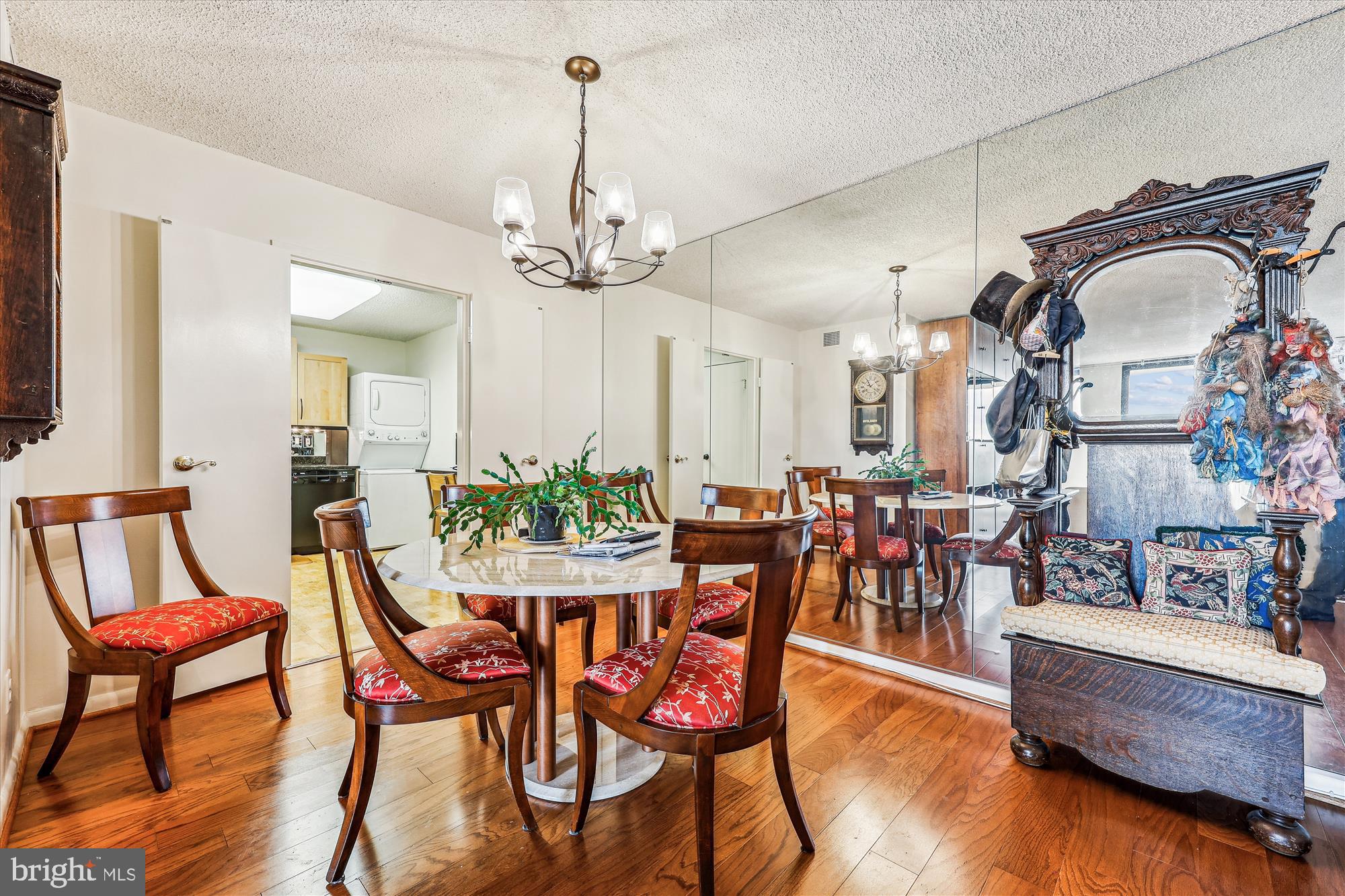 WESTLAKE TOWERS - Residential