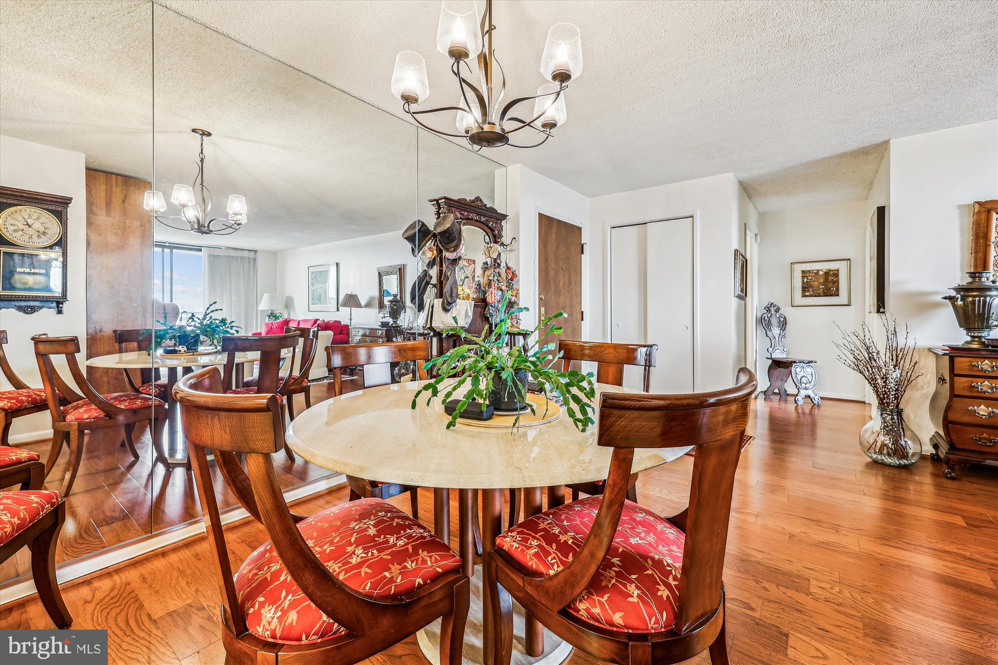 WESTLAKE TOWERS - Residential